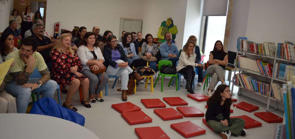 Livro infantil de Paula Nunes lançado na Biblioteca Municipal D. Dinis | “OLI entre o Céu e a Terra”